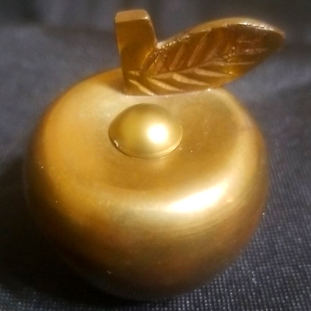 Wee brass apple
